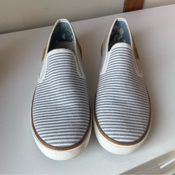 Tommy Bahama Striped Slip-On Shoes with Gold Accents Womens Size 9 - Picture 2 of 7